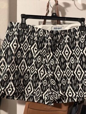 Old Navy Black and White Abstract Print Shorts